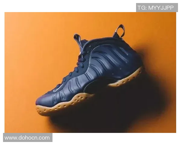 探索足球明星同款鞋子背后的故事与选择技巧，助你成为场上焦点
